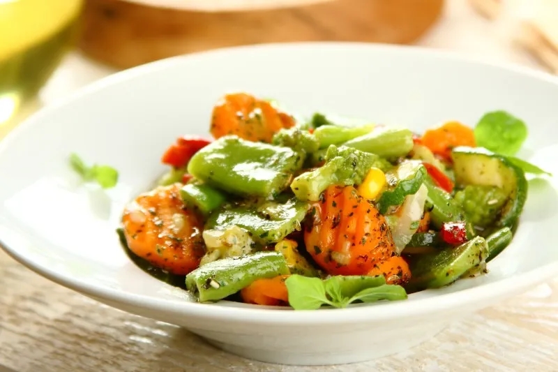 Najlepsze sosy do warzyw na patelni, które podkręcą smak dań