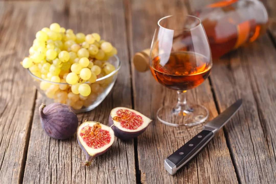 Jakie przekąski do whisky? Odkryj smaki, które zachwycą Twoje podniebienie