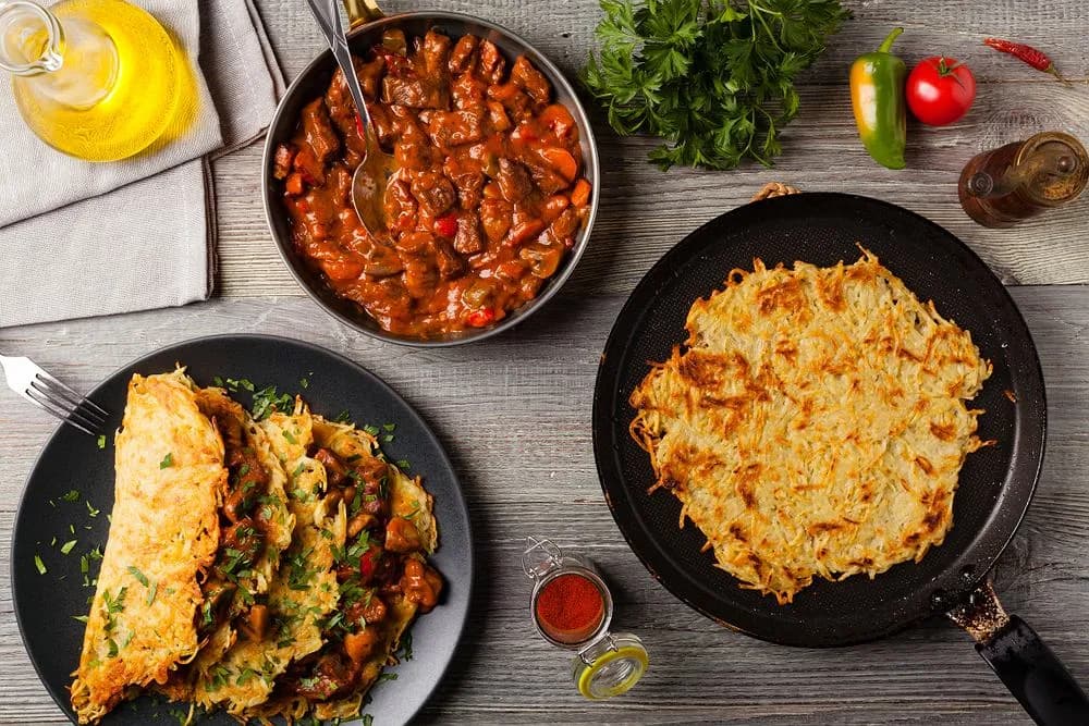 Jak się robi placek po węgiersku - prosty przepis na pyszne danie