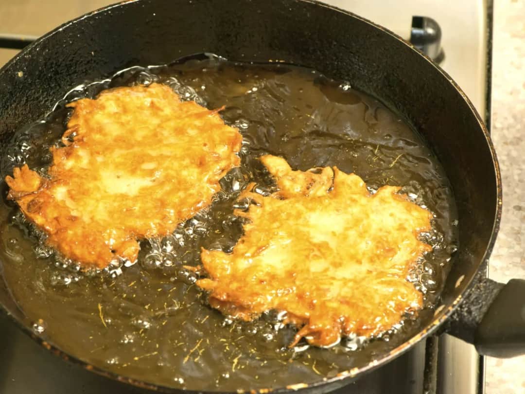 Jak zrobić, żeby placki ziemniaczane nie piły tłuszczu i były chrupiące