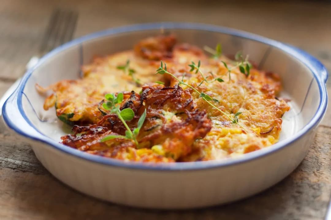 Jakie składniki dodać do placków ziemniaczanych, aby były chrupiące?